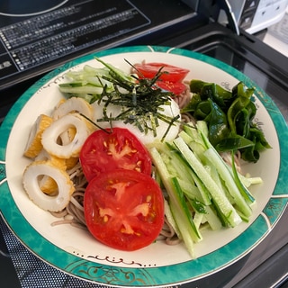 えのき茸でカサ増し❣️具材たっぷりヘルシーざる蕎麦